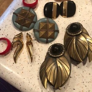 🎁1980’s Bundle of vintage earrings Clip-on & pierce 5 sets of earrings.
